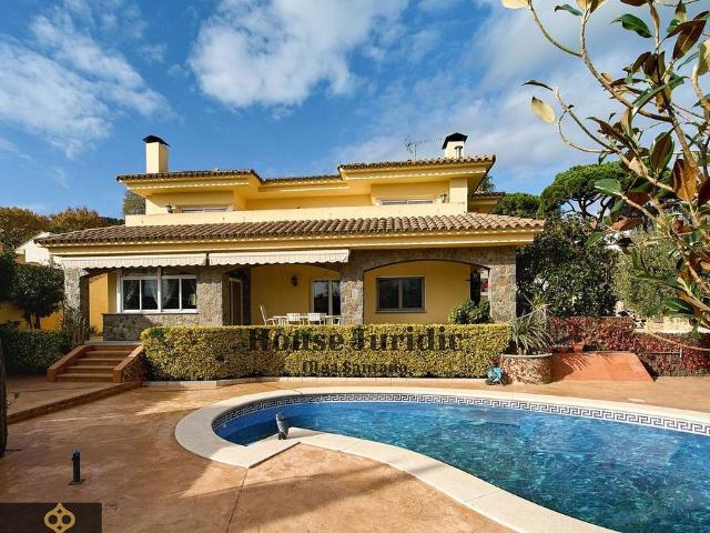 Chalet en venta en calle Sant Narcís, Argentona, de 340 m² 5 habitaciones por 789.000
