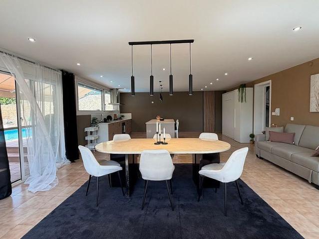 Chalet en venta en calle Sant Sebastia, Bigues i Riells, de 252 m² 4 habitaciones por 627.500