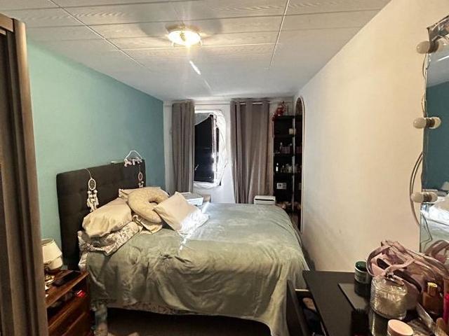 Chalet en venta en calle Santa Bàrbara, Hospitalet de Llobregat, L´, de 120 m² 5 habitaciones por 349.000