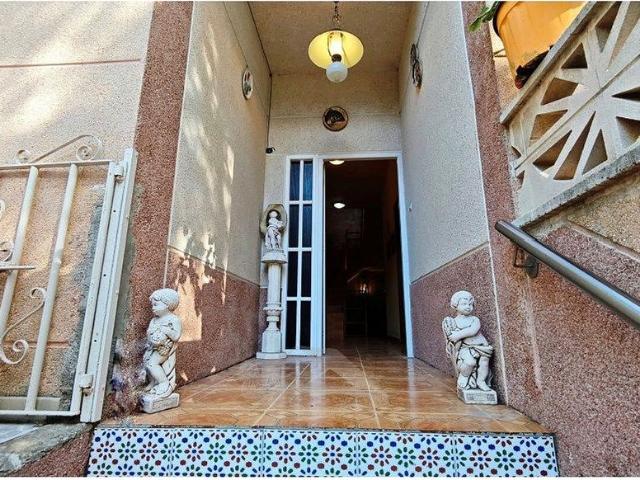 Chalet en venta en calle Santa Oliva, Bellvei, de 161 m² 3 habitaciones por 289.000