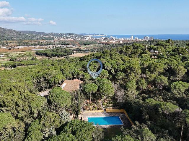 Chalet en venta en calle Santa, Sant Feliu de Guíxols, de 150 m² 5 habitaciones por 795.000