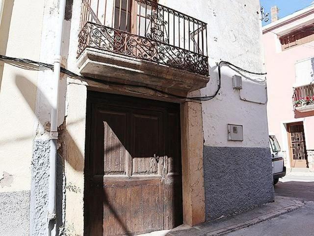 Chalet en venta en calle Santa Teresa, Ulldecona, de 210 m² 2 habitaciones por 34.000