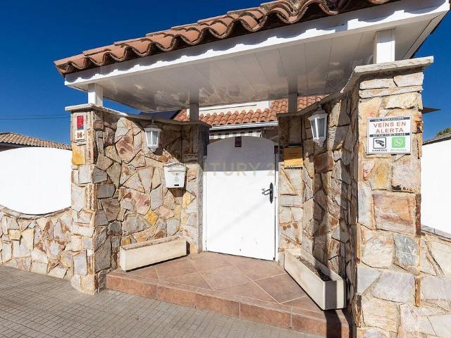 Chalet en venta en calle Santiago Rusiñol, Sentmenat, de 253 m² 5 habitaciones por 483.000