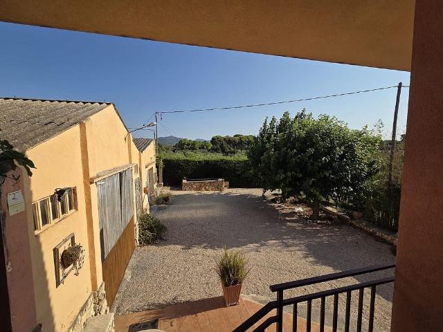 Chalet en venta en calle Sc Pp Freixas, Valls, de 371 m² 3 habitaciones por 412.000