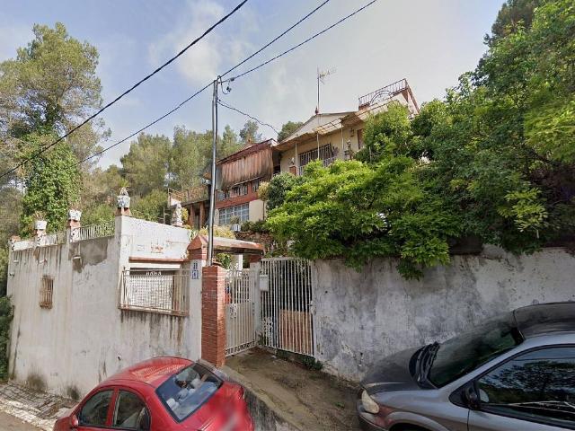 Chalet en venta en calle Segrià, Vallirana, de 237 m² 1 habitación por 211.000