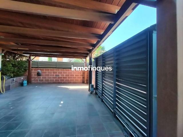 Chalet en venta en calle, Sentiu de Sió, la, de 215 m² 5 habitaciones por 375.000