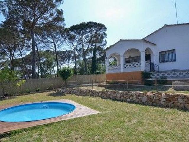 Chalet en venta en calle Serra del Cadí, Maçanet de la Selva, de 113 m² 3 habitaciones por 237.000