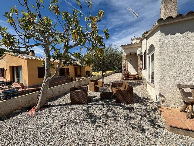 Chalet en venta en calle Suissa, Torroella de Montgrí, de 161 m² 3 habitaciones por 440.000