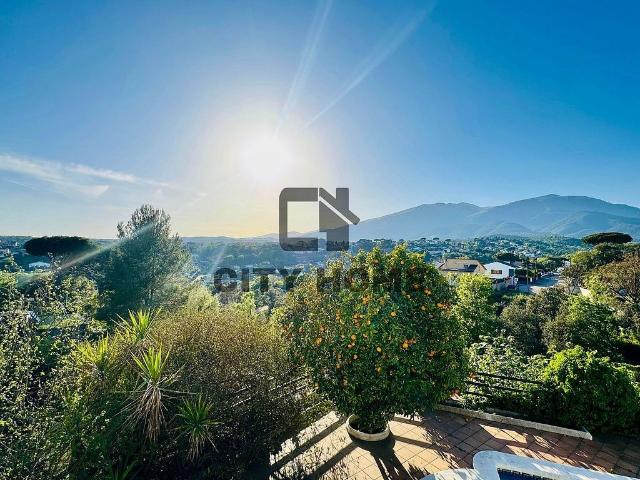 Chalet en venta en calle Surers Delscan Plana, Riells i Viabrea, de 135 m² 3 habitaciones por 314.900
