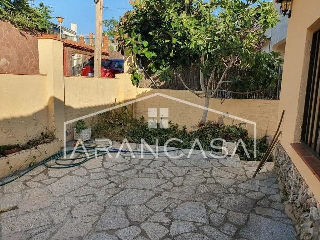 Chalet en venta en calle, Pobla de Montornès, la, de 176 m² 3 habitaciones por 125.000
