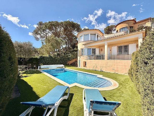 Chalet en venta en calle Pau Casals, Begur, de 193 m² 3 habitaciones por 795.000