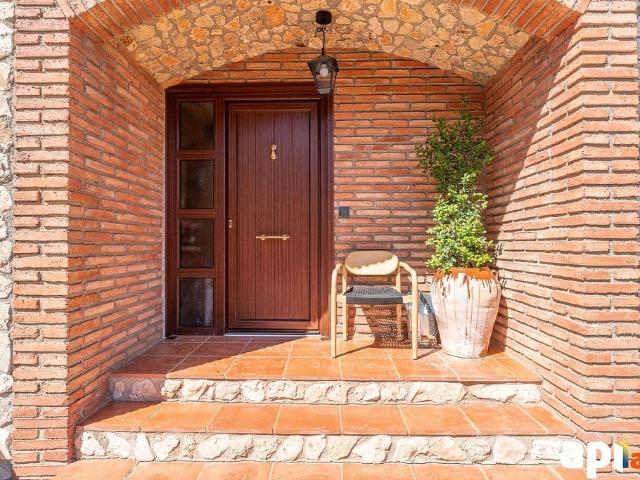 Chalet en venta en calle Pau i Aixelà, Prades, de 148 m² 4 habitaciones por 430.000