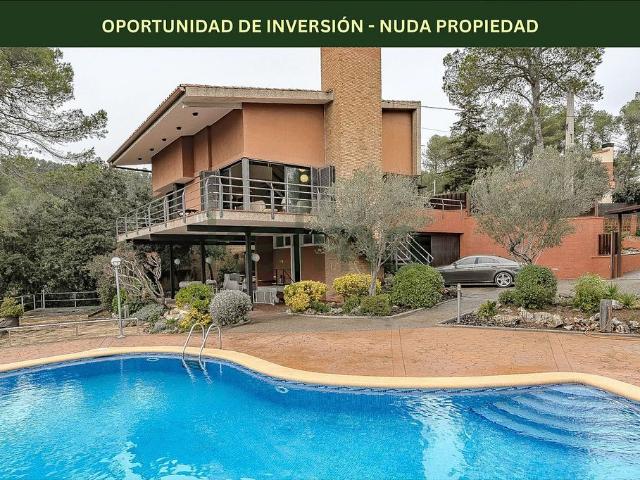 Chalet en venta en calle Papiol, Molins de Rei, de 214 m² 5 habitaciones por 510.241