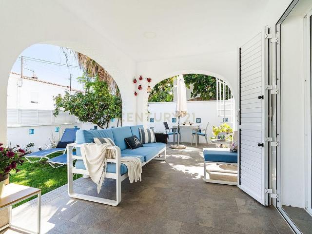 Chalet en venta en calle París, Cambrils, de 102 m² 3 habitaciones por 449.000