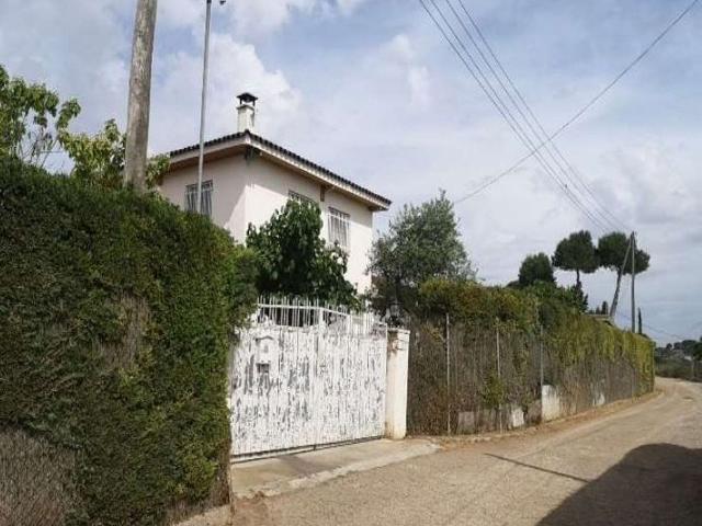 Chalet en venta en calle Partida Camp, Lleida, de 198 m² 4 habitaciones por 152.600