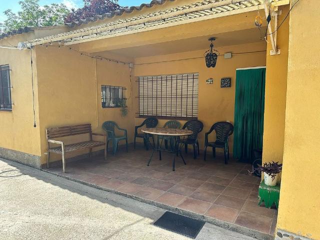 Chalet en venta en calle Partida Caparrella, Lleida, de 157 m² 5 habitaciones por 180.000