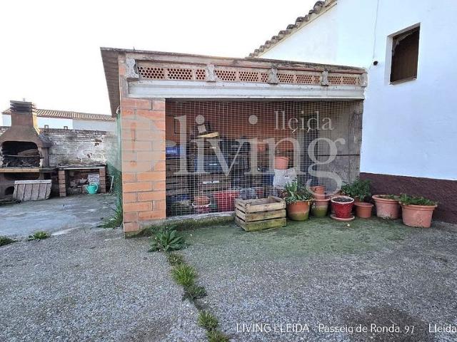 Chalet en venta en calle Partida de Rufea, Lleida, de 114 m² 3 habitaciones por 245.000