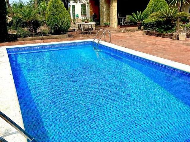 Chalet en venta en calle Pep Ventura, Sentmenat, de 258 m² 4 habitaciones por 450.000