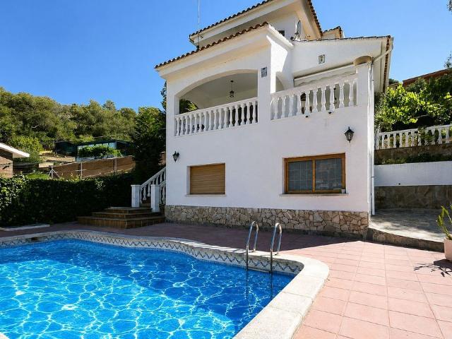 Chalet en venta en calle Picasso, Cubelles, de 210 m² 4 habitaciones por 459.000