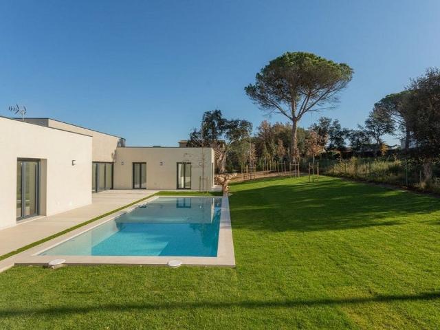 Chalet en venta en calle Pineda, Llagostera, de 209 m² 3 habitaciones por 698.000