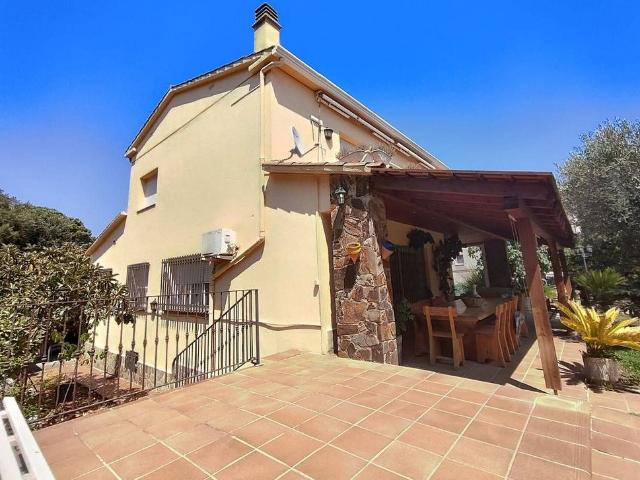 Chalet en venta en calle Pineda, Llagostera, de 220 m² 5 habitaciones por 410.000