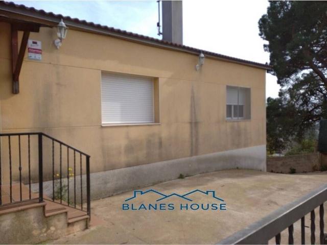 Chalet en venta en calle Pirineus, Maçanet de la Selva, de 93 m² 3 habitaciones por 123.000