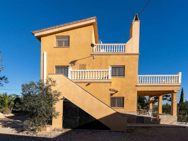 Chalet en venta en calle Pla de Bif, Camarles, de 590 m² 10 habitaciones por 621.000