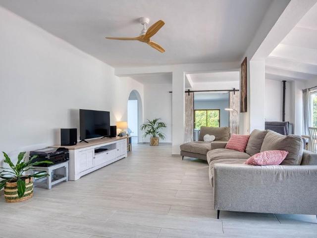 Chalet en venta en calle Pla de la Pinassa, Santa Cristina d´Aro, de 111 m² 3 habitaciones por 478.000
