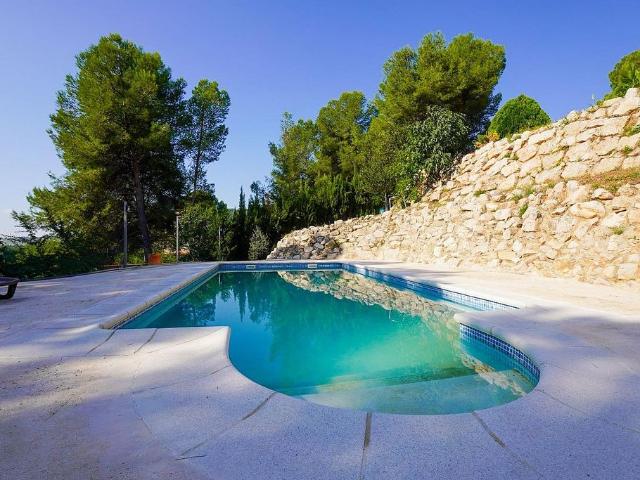 Chalet en venta en calle Pla de la Teixeta, Alcover, de 235 m² 6 habitaciones por 400.000