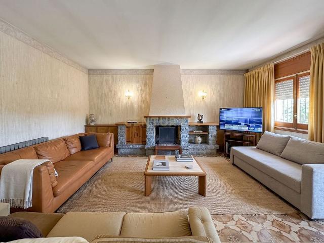Chalet en venta en calle Prat de la Riba, Alella, de 343 m² 6 habitaciones por 786.300