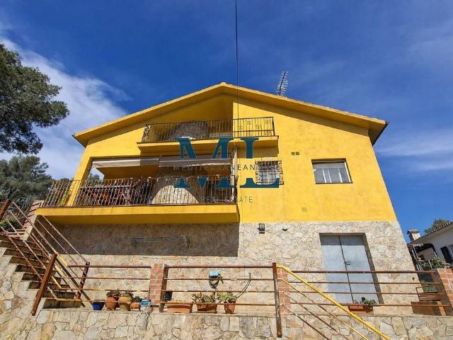Chalet en venta en calle Puig de Les Forques, Canyelles, de 250 m² 3 habitaciones por 380.000