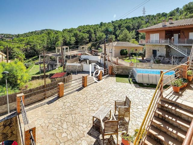 Chalet en venta en calle Puig de Les Forques, Canyelles, de 316 m² 3 habitaciones por 360.000