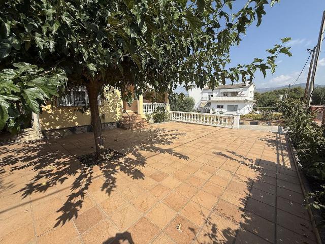 Chalet en venta en calle Puiggracios, Santa Eulàlia de Ronçana, de 264 m² 3 habitaciones por 462.000