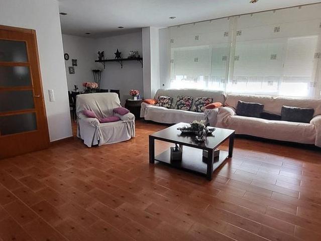 Chalet en venta en calle Puigsacalm, Caldes de Malavella, de 215 m² 5 habitaciones por 369.000