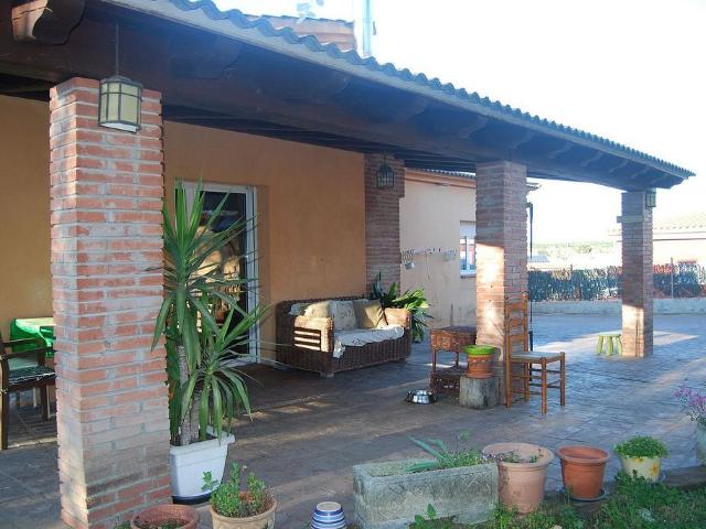 Chalet en venta en calle Roureda de Can Roig, Caldes de Malavella, de 102 m² 4 habitaciones por 325.500