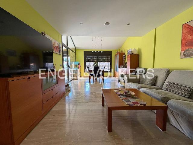 Chalet en venta en calle Rosselló, Pineda de Mar, de 367 m² 6 habitaciones por 750.000