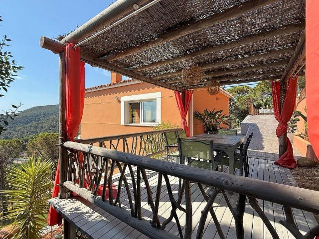 Chalet en venta en calle Rossinyol, Sant Feliu de Guíxols, de 192 m² 3 habitaciones por 645.000