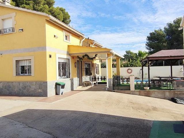 Chalet en venta en calle Rafael Casanova, Catllar, el, de 163 m² 4 habitaciones por 365.900