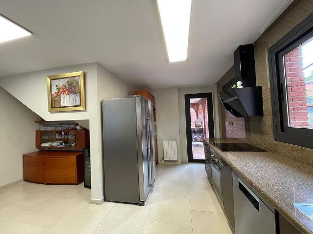 Chalet en venta en calle Rascler, Begues, de 230 m² 4 habitaciones por 665.000