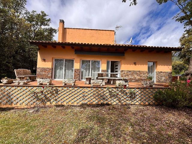 Chalet en venta en calle Reco Pirineo, Maçanet de Cabrenys, de 180 m² 3 habitaciones por 330.000