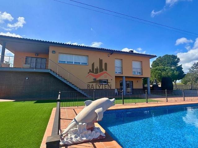 Chalet en venta en calle Riu Muga, Vilamalla, de 355 m² 4 habitaciones por 520.000