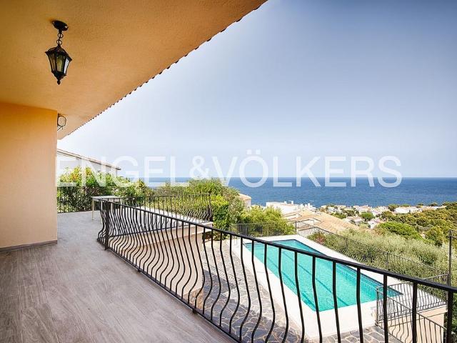 Chalet en venta en calle Ribagorça, Llançà, de 114 m² 5 habitaciones por 790.000
