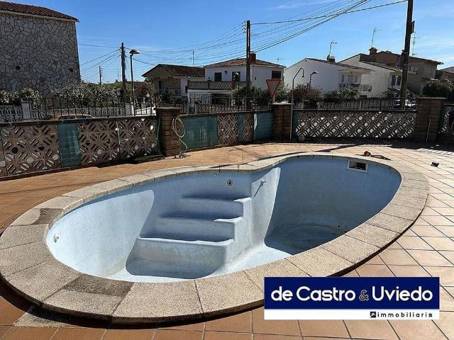 Chalet en venta en calle Ribera, Pineda de Mar, de 90 m² 3 habitaciones por 410.000