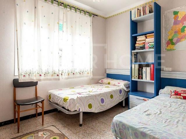 Chalet en venta en calle Wilson, Santa Coloma de Gramanet, de 90 m² 3 habitaciones por 445.000