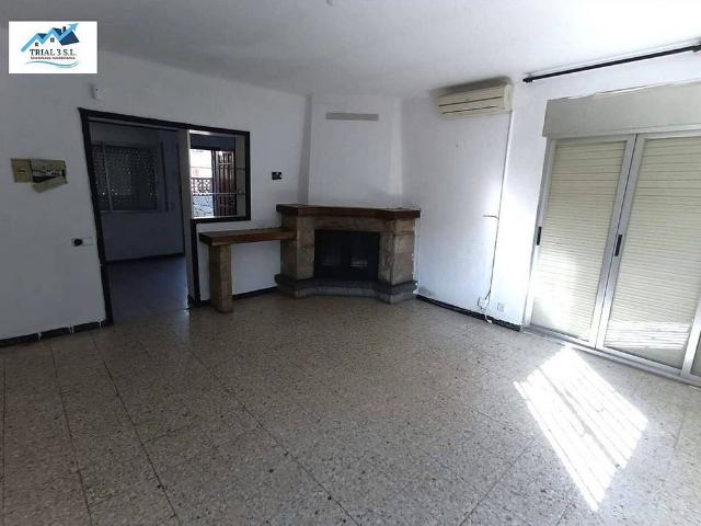Chalet en venta en calle Taió, Castellví de Rosanes, de 265 m² 5 habitaciones por 261.000