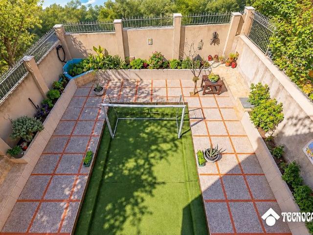 Chalet en venta en calle Tamarit, Ripollet, de 217 m² 5 habitaciones por 599.999