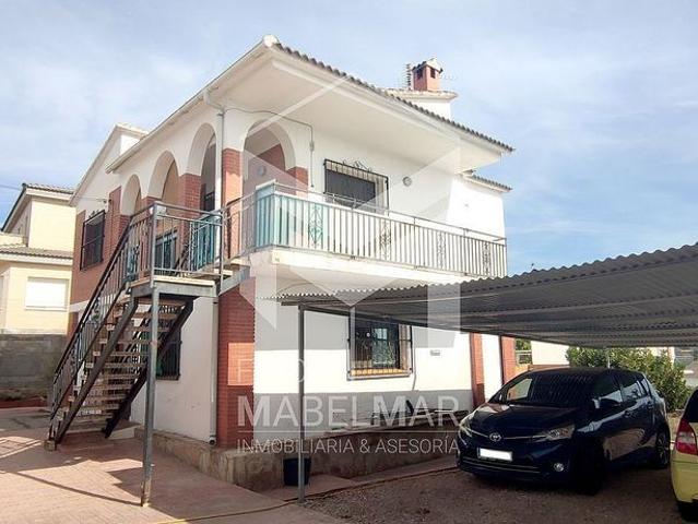 Chalet en venta en calle Teide, Albinyana, de 130 m² 4 habitaciones por 266.000