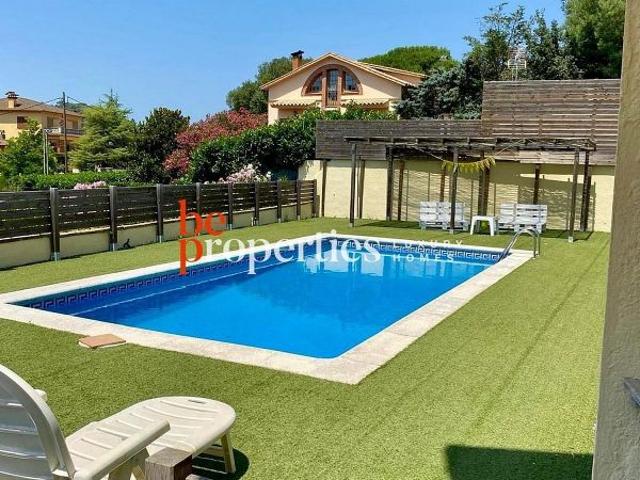 Chalet en venta en calle Ter Puigdemir, Vallgorguina, de 320 m² 5 habitaciones por 590.000