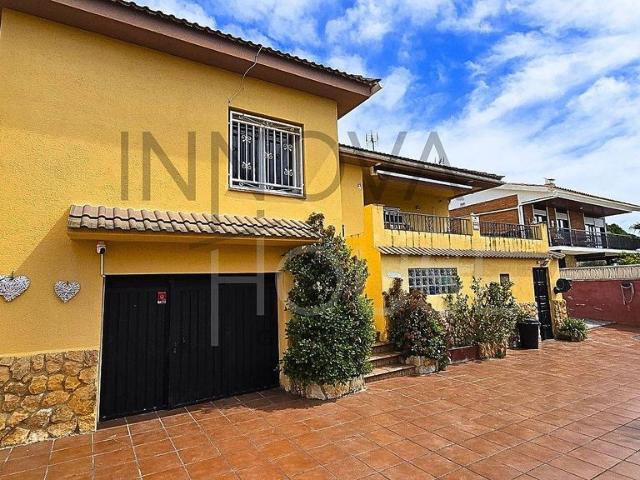 Chalet en venta en calle Tiziano, Creixell, de 160 m² 3 habitaciones por 362.000