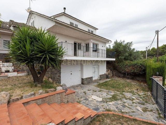 Chalet en venta en calle Tramuntana, Bigues i Riells, de 240 m² 5 habitaciones por 435.000